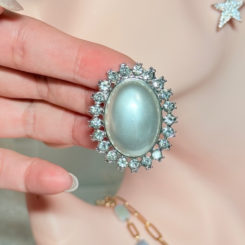 Silver And Oval White Pearl Accent Brooch - Picture 6 of 6